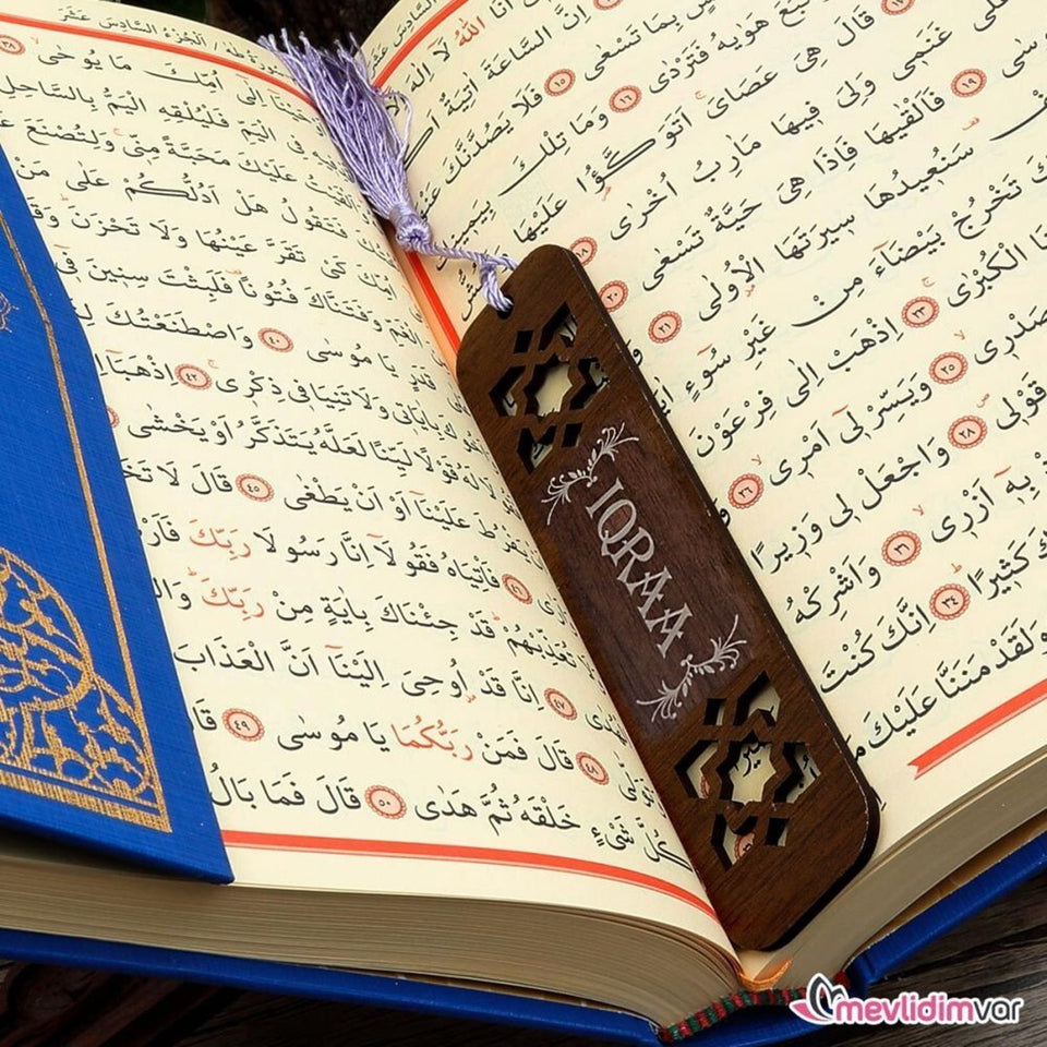Iqraa Leather Islamic Gift Box, Special Gift for Muslims, Leather Quran, 33 Bead Tasbih Set and Wooden Bookmark Unique Gift