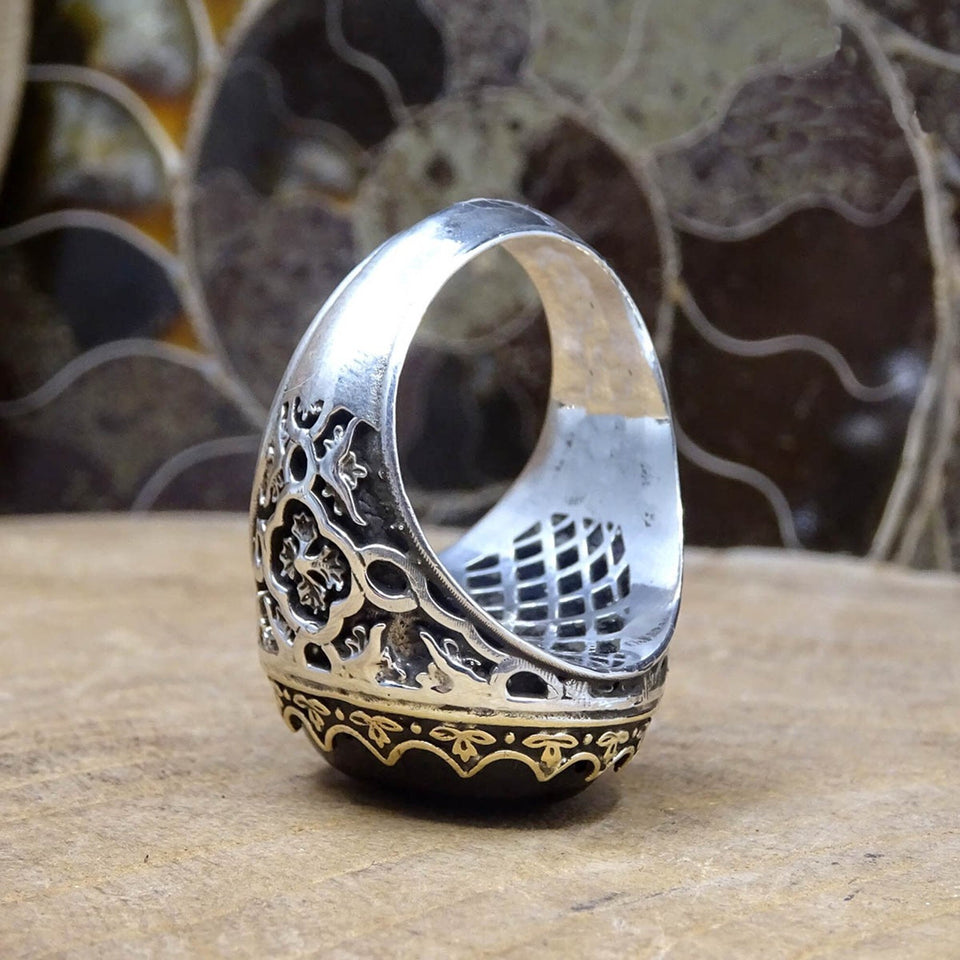 Ауылдың жалаңаш фотосы Терезе жанындағы қабырғаға жақын порно