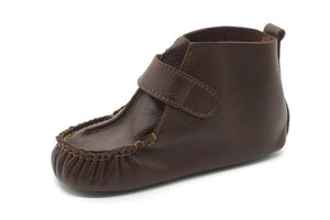 Bruine antislip eerste wandelschoenen Klassieke ademende sneakers met lus, babymocassins, leren pantoffels voor pasgeborenen