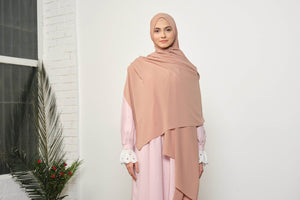 حجاب كراميل دبي من الحرير | حجاب تركي ناعم | ملابس مسلمة | ملابس المسلمات | مسلمة حجاب | شال | أزياء حجاب