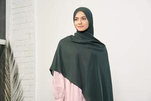 Emerald Dubai Silk Scarf Hijab | Salon Tutar Baturke Mai Taushi | Muslimah Wear | Suturar Matan Musulmi | Hijabi Muslimah | Shawl | Hijabi Fashion