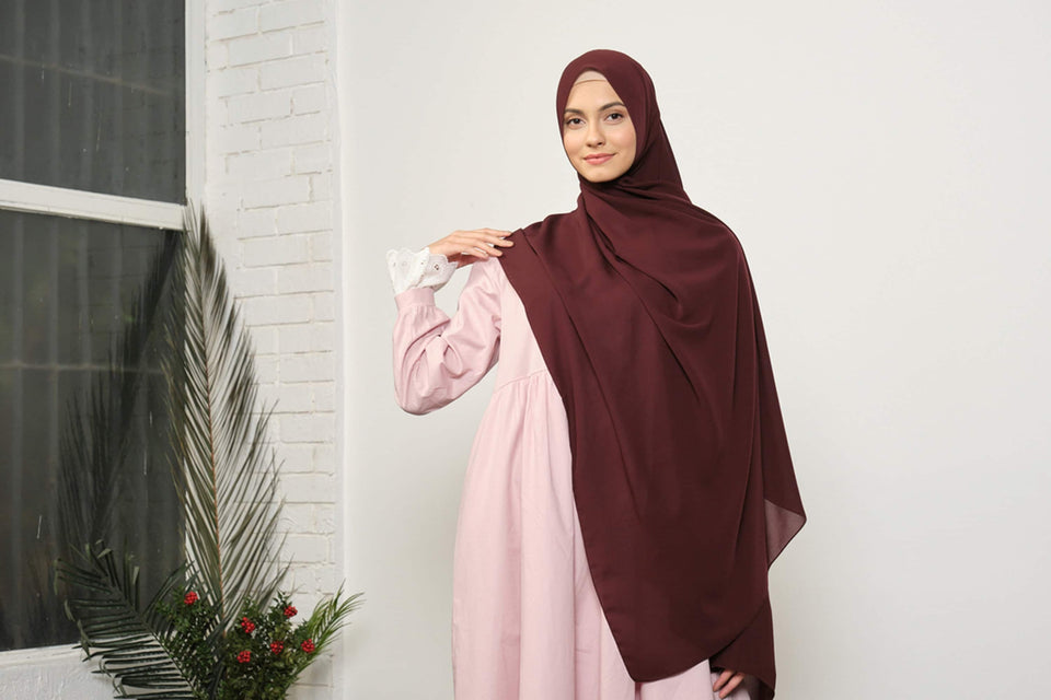 Mahogany Dubai Silk Scarf Hijab | Salon Tutar Baturke Mai Taushi | Muslimah Wear | Suturar Matan Musulmi | Hijabi Muslimah | Shawl | Hijabi Fashion