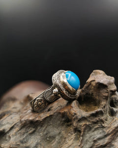Srebrni prsten od plavog kamena | Ručno izrađeni ženski prsten | Prsten sa pečatom | Prsten od dragog kamenja | Poklon za nju | Nježni prstenovi