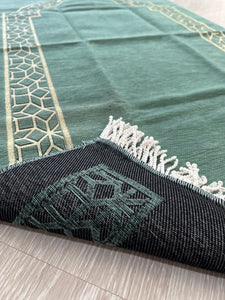 Al-Khwarizmi Green Lux Prayer Mat, Chenille Fabric Sajjada, Lightweight Musallah, Prayer Rug, Janamaz Hajj Umrah Gift, Muslim Gift Set