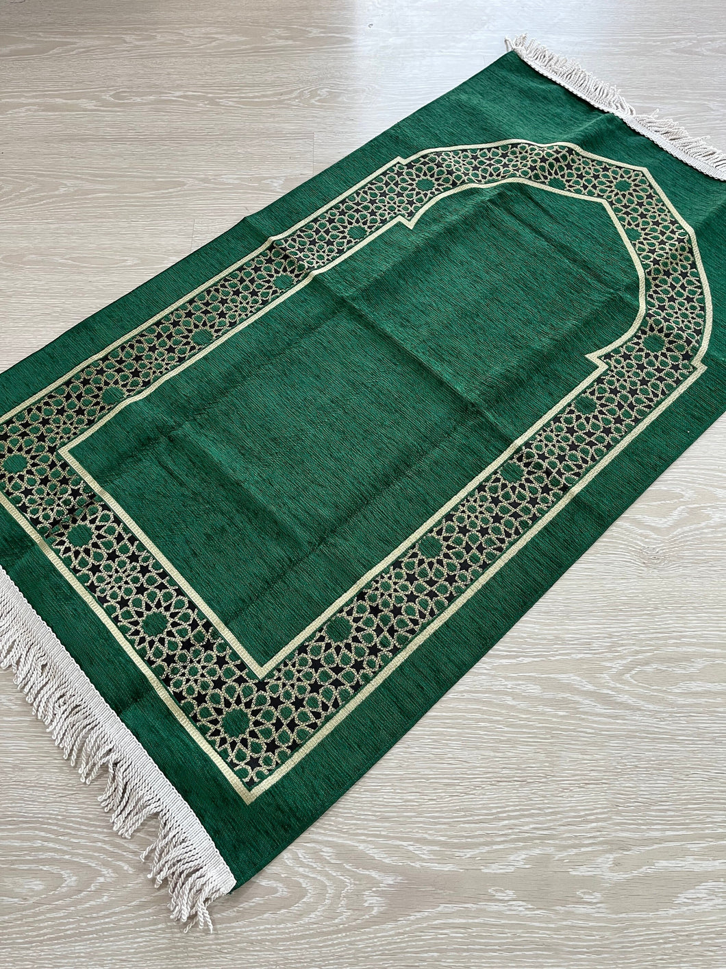 Al-Andalusiyyin Green Lux Prayer Mat, Chenille Fabric Sajjada, Lightweight Musallah, Prayer Rug, Janamaz Hajj Umrah Gift, Muslim Gift Set